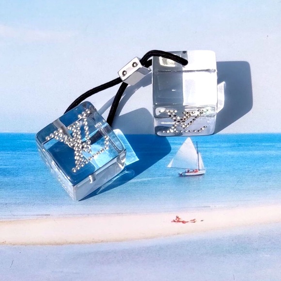 Louis Vuitton Vintage Lucite Hair Tie Cube bobble Set of 2 With Carrying Case - Picture 2 of 10